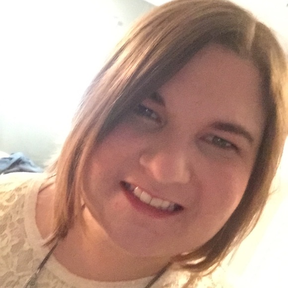 Meet your Posher, Erin - Picture 4 of 5